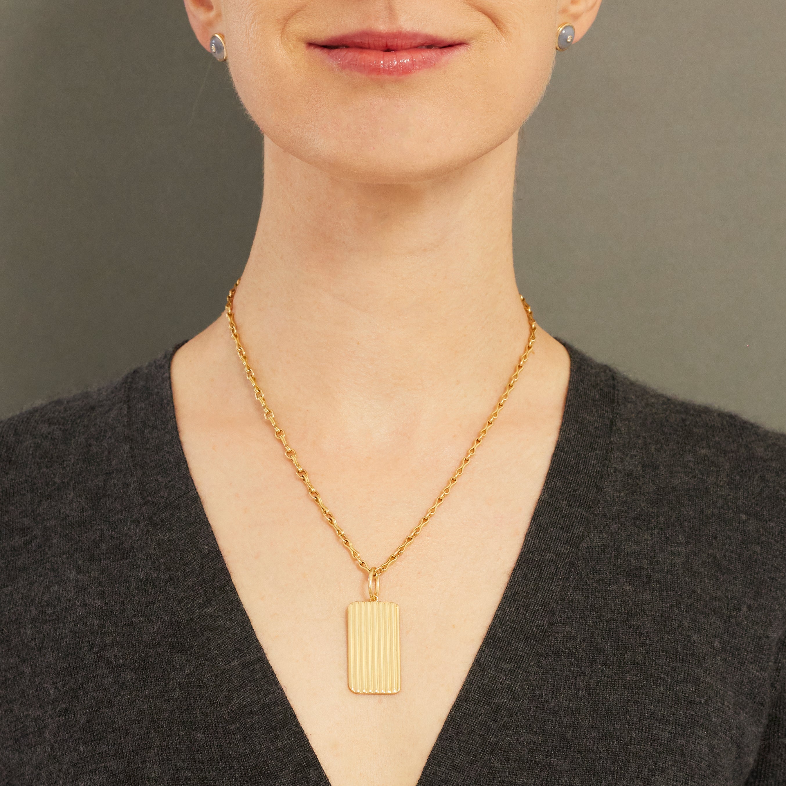 Rectangle Barre Medallion 18k Yellow Gold