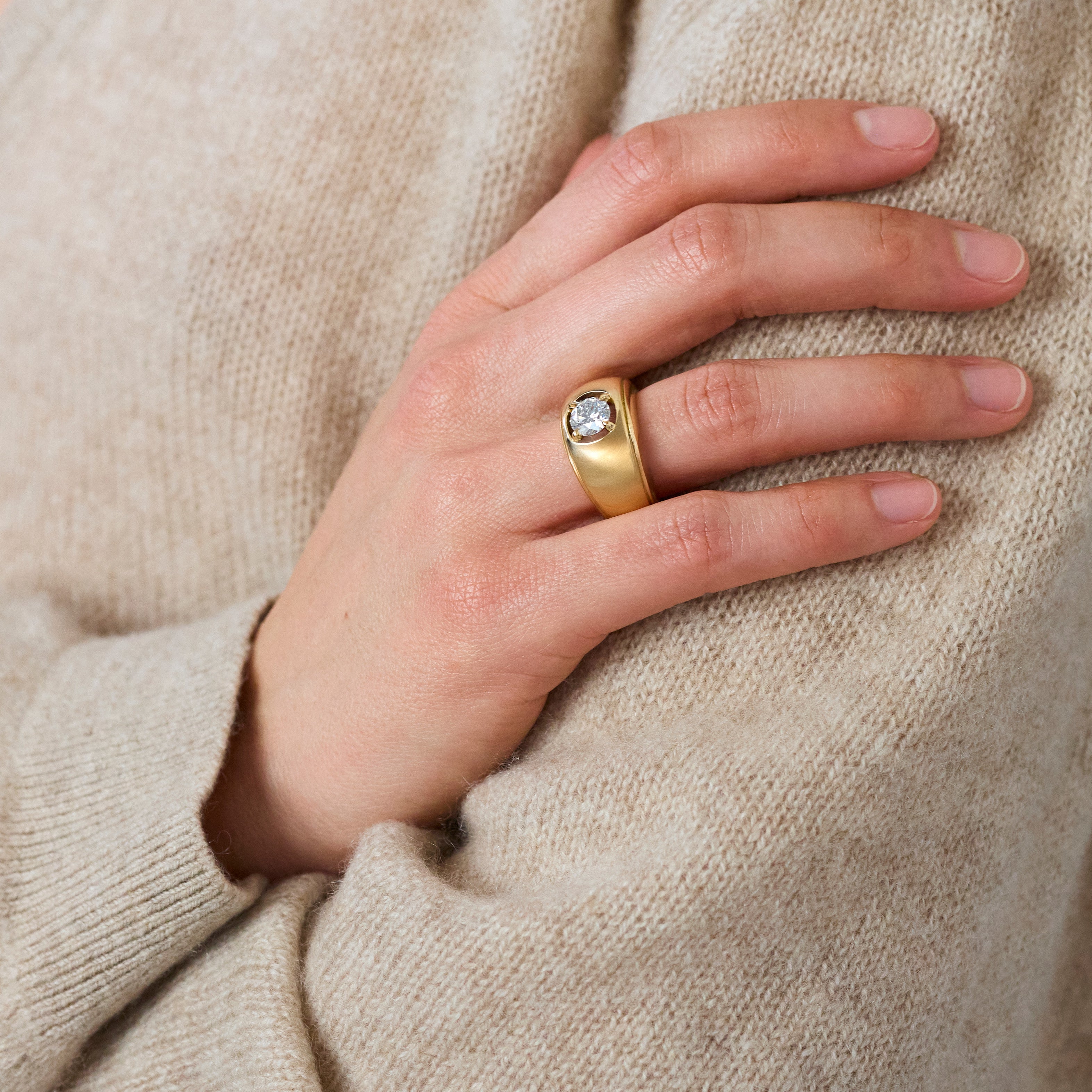 Diamond Cigar Round Brilliant Ring, 18k Yellow Gold, Prong Set