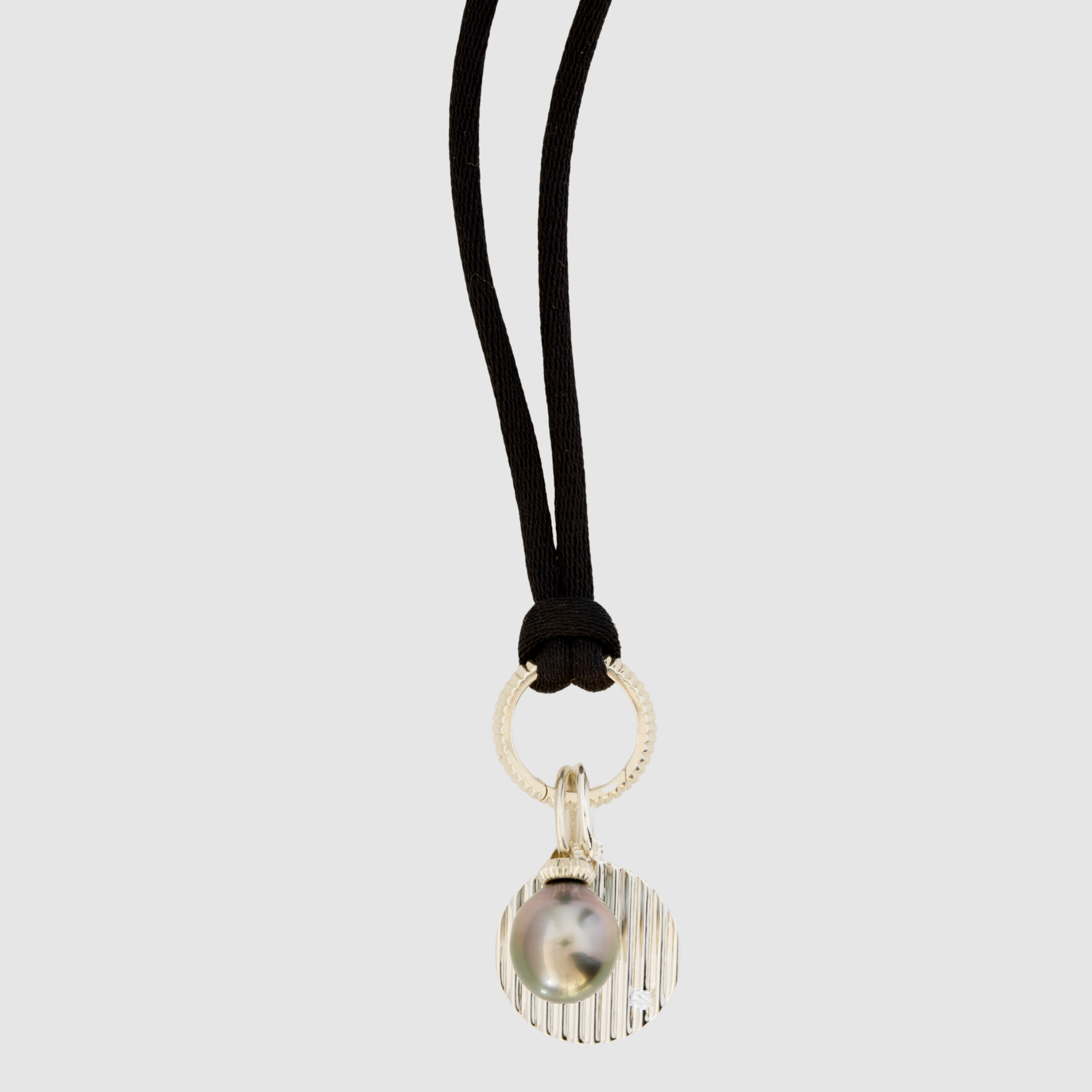 Diamond Circle Barre Medallion, Fine Silver, Medium