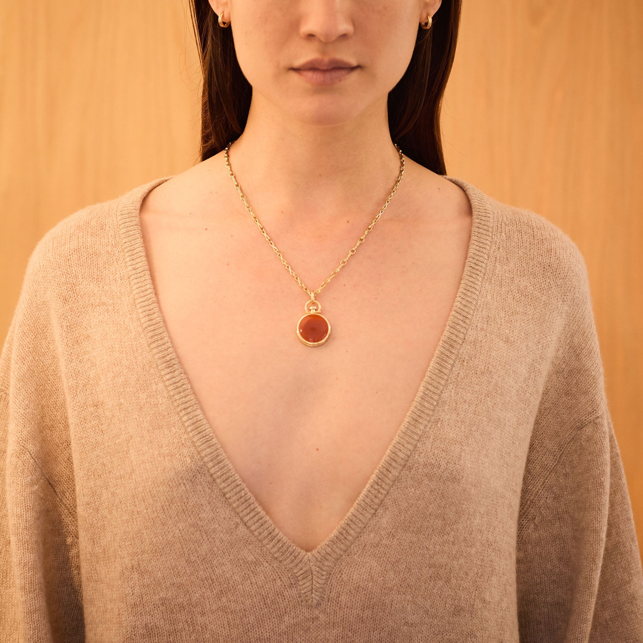 Reversible Circle Red Chalcedony Photo Locket 18k Yellow Gold (One Side Stone, One Side Barre)